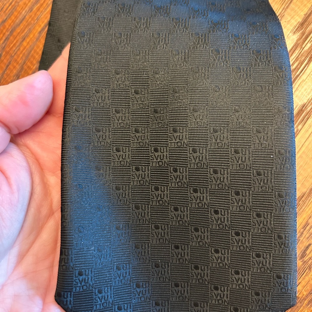 LV black silk tie in checkered all back pattern - Picture 6 of 6